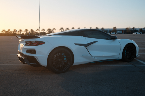 White 2024 Chevrolet Corvette Z06 w/2LZ