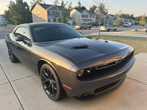 Black 2018 Dodge Challenger R/T
