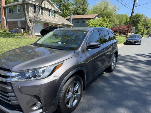 Brown 2018 Toyota Highlander Limited