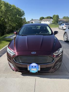 Red 2013 Ford Fusion SE