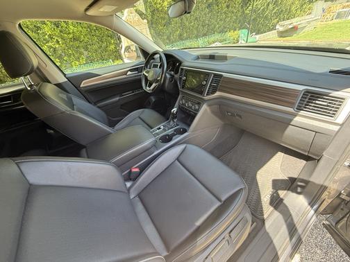 Gray 2021 Volkswagen Atlas 2.0T SE