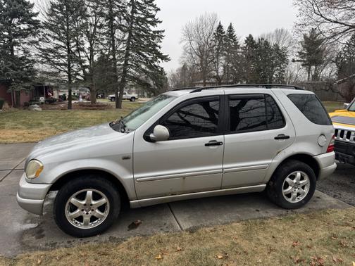 2001 Mercedes-Benz M-Class ML320 4MATIC
