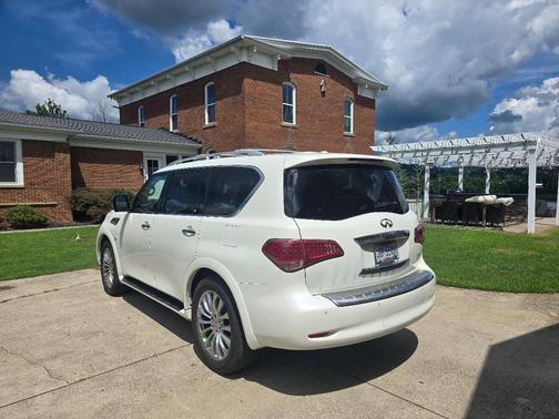 White 2016 INFINITI QX80 Base
