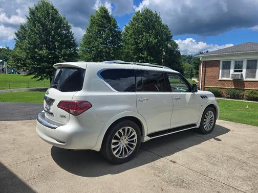 White 2016 INFINITI QX80 Base