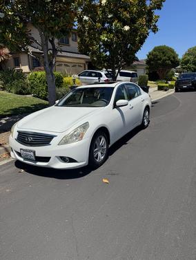 White 2011 INFINITI G25 Journey