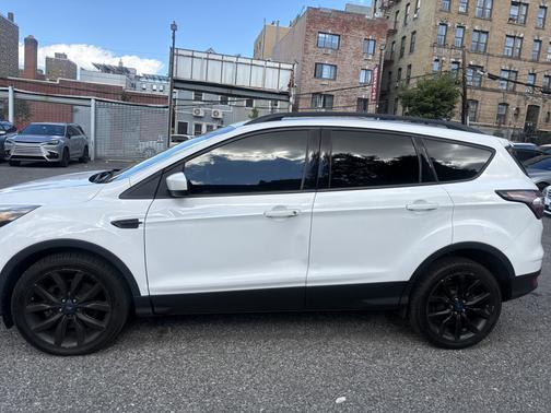 White 2018 Ford Escape SE