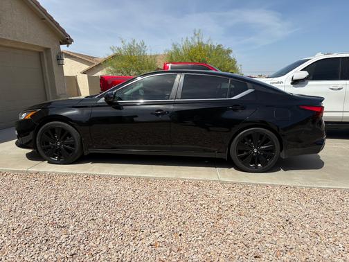 Black 2022 Nissan Altima 2.5 SR