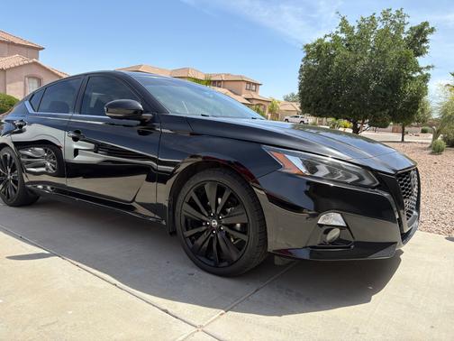 Black 2022 Nissan Altima 2.5 SR