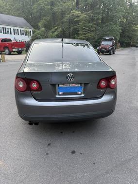 Gray 2010 Volkswagen Jetta SE