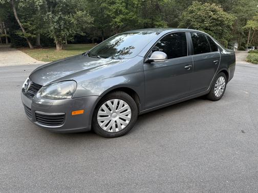 Gray 2010 Volkswagen Jetta SE