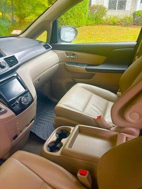 Red 2014 Honda Odyssey EX-L