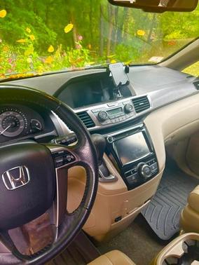 Red 2014 Honda Odyssey EX-L