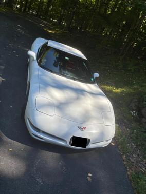 White 2000 Chevrolet Corvette Base