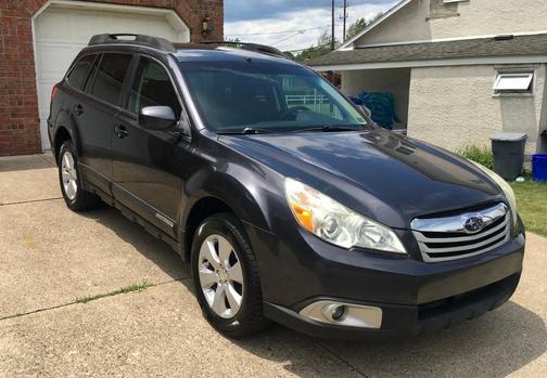 Gray 2011 Subaru Outback 2.5 i Premium