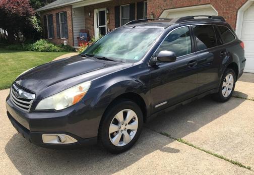 Gray 2011 Subaru Outback 2.5 i Premium