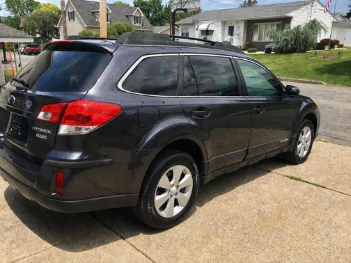Gray 2011 Subaru Outback 2.5 i Premium