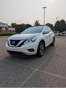 White 2015 Nissan Murano SV