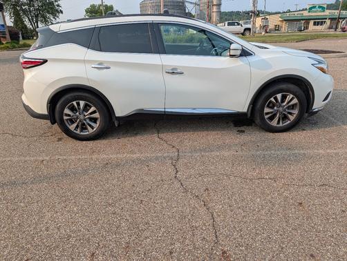 White 2015 Nissan Murano SV