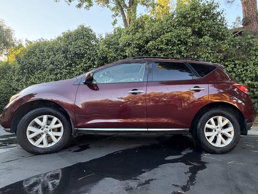 Red 2011 Nissan Murano SL