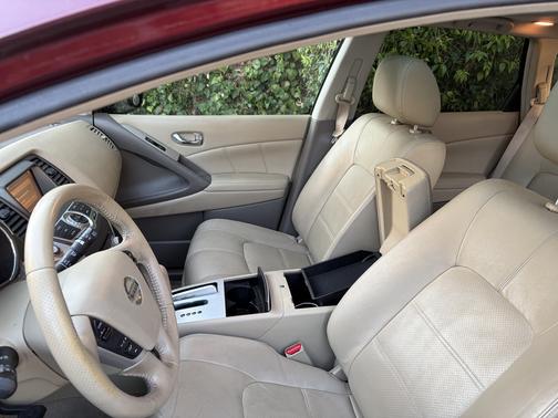 Red 2011 Nissan Murano SL
