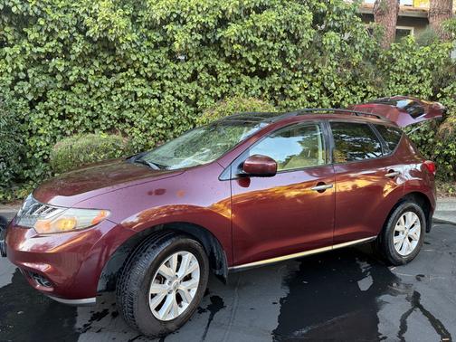 Red 2011 Nissan Murano SL