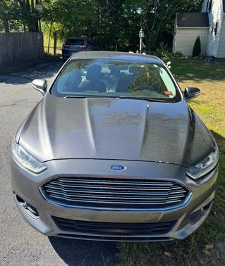 Gray 2014 Ford Fusion SE