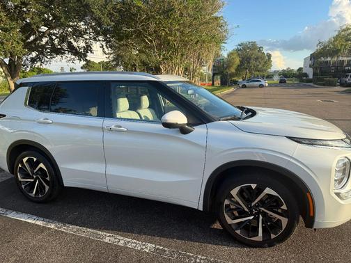 White 2024 Mitsubishi Outlander SEL Black Edition