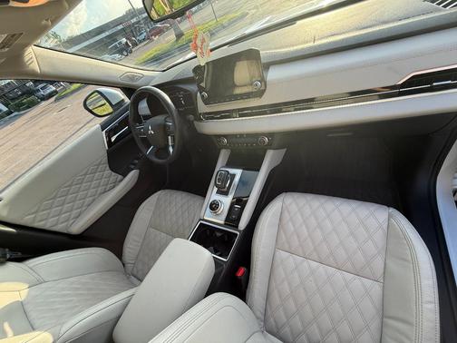 White 2024 Mitsubishi Outlander SEL Black Edition