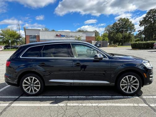 Blue 2018 Audi Q7 2.0T Premium Plus