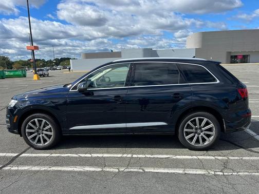 Blue 2018 Audi Q7 2.0T Premium Plus