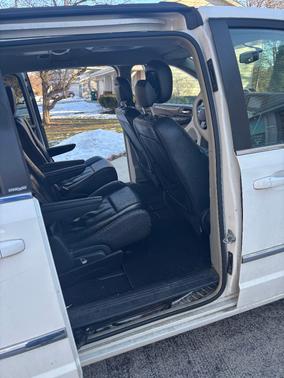 2013 Chrysler Town & Country Touring