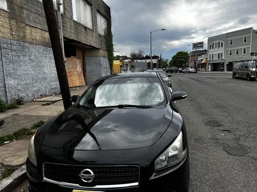 Black 2011 Nissan Maxima SV