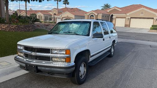 White 1997 Chevrolet Suburban 1500