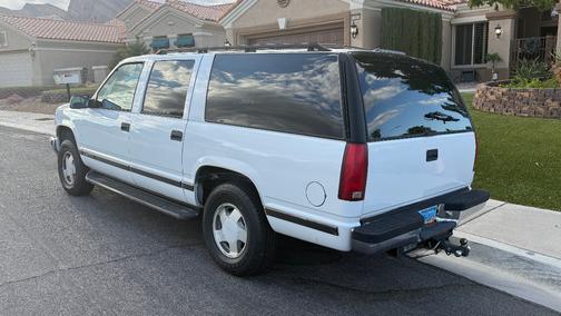 White 1997 Chevrolet Suburban 1500