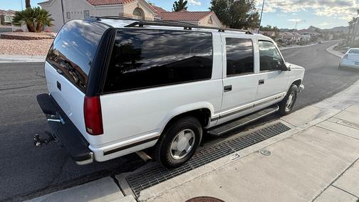 White 1997 Chevrolet Suburban 1500