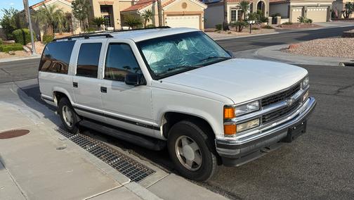 White 1997 Chevrolet Suburban 1500