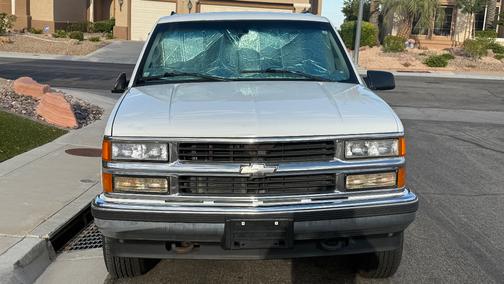 White 1997 Chevrolet Suburban 1500