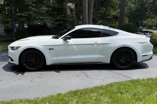 White 2017 Ford Mustang GT Premium