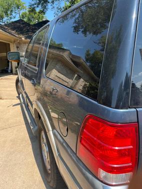 Blue 2003 Ford Expedition Eddie Bauer