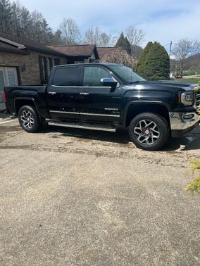 Black 2018 GMC Sierra 1500 SLT