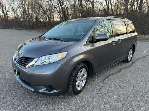 2013 Toyota Sienna LE