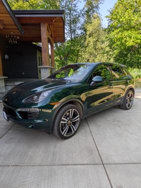 Green 2014 Porsche Cayenne Cayenne