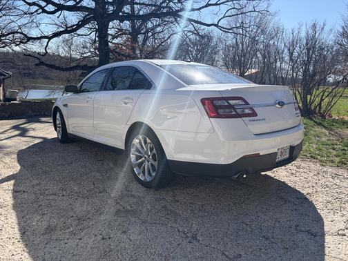 White 2017 Ford Taurus Limited