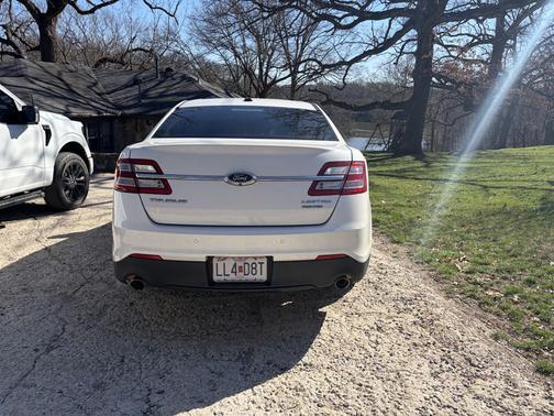 White 2017 Ford Taurus Limited