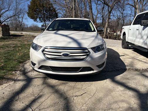 White 2017 Ford Taurus Limited