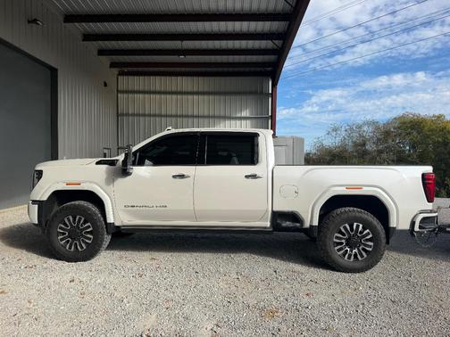 White 2024 GMC Sierra 2500 Denali Ultimate