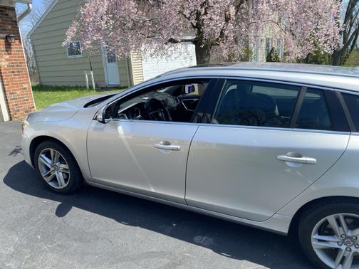 Silver 2015 Volvo V60 T5 Premier