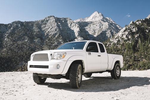 Photo 2 of 5 of 2005 Toyota Tacoma PreRunner Access Cab