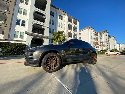 Gray 2020 Porsche Macan Macan
