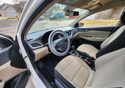 White 2019 Hyundai Accent SE